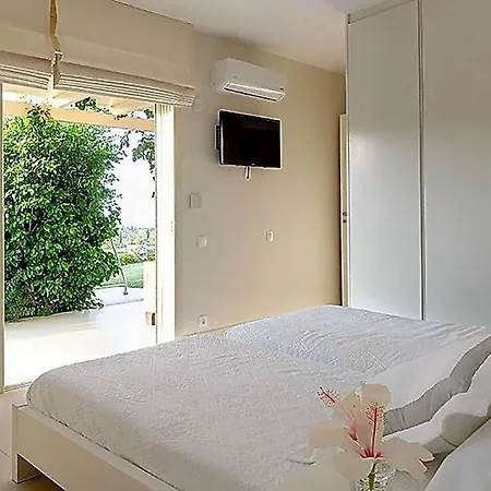Sleeps 6 Pool Air Con T647925