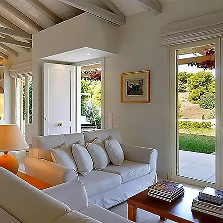 Sleeps 6 Pool Air Con T647925